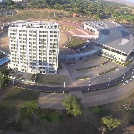 President Hotel At Umodzi Park Lilongwe Bagian luar foto