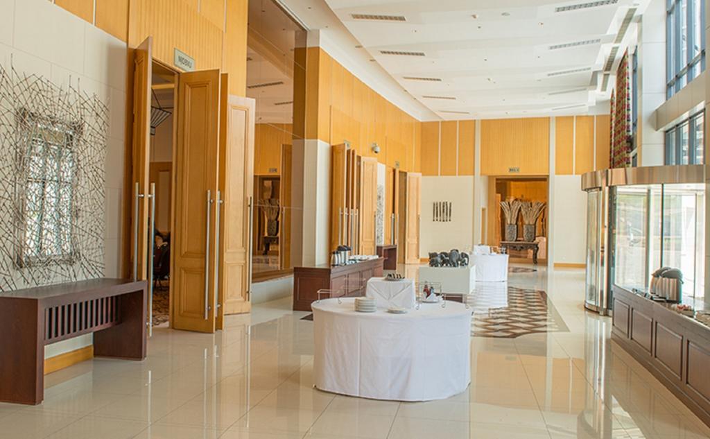President Hotel At Umodzi Park Lilongwe Bagian luar foto