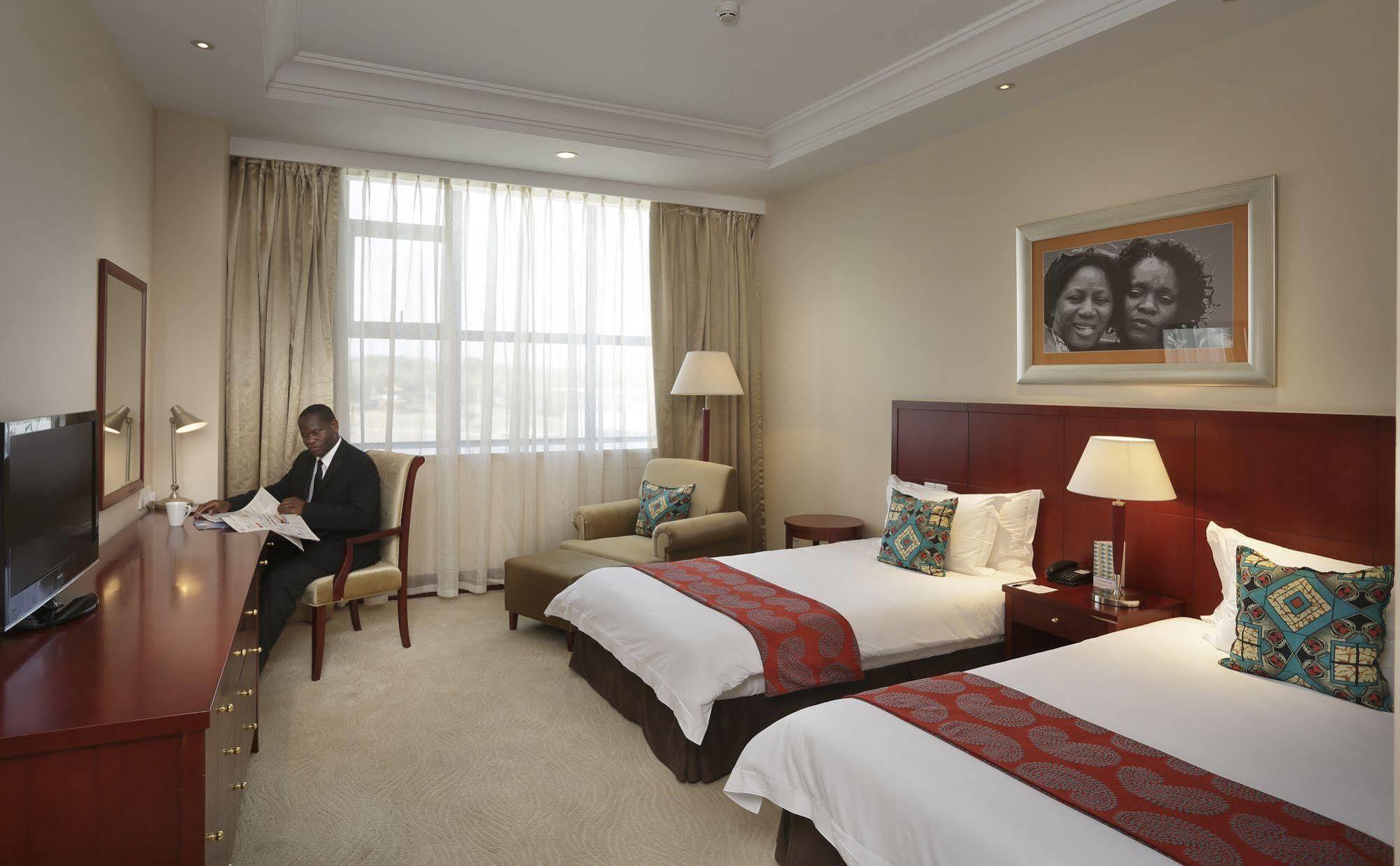 President Hotel At Umodzi Park Lilongwe Bagian luar foto