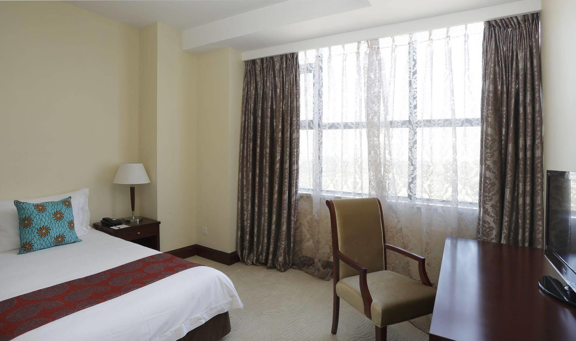 President Hotel At Umodzi Park Lilongwe Bagian luar foto