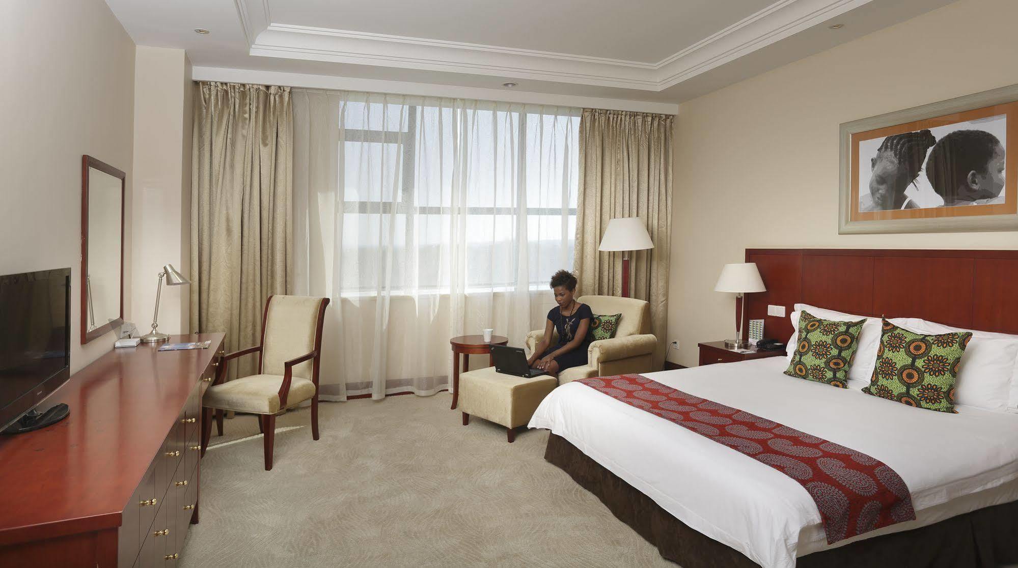 President Hotel At Umodzi Park Lilongwe Bagian luar foto