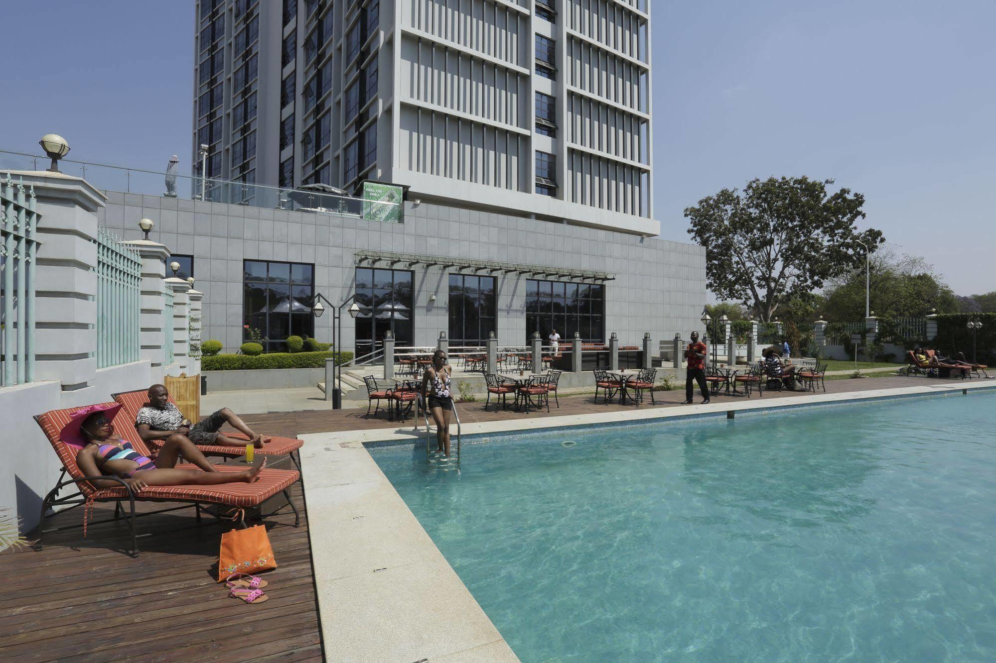 President Hotel At Umodzi Park Lilongwe Bagian luar foto