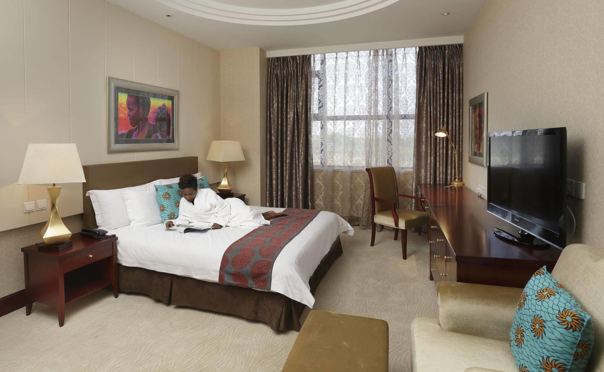 President Hotel At Umodzi Park Lilongwe Bagian luar foto