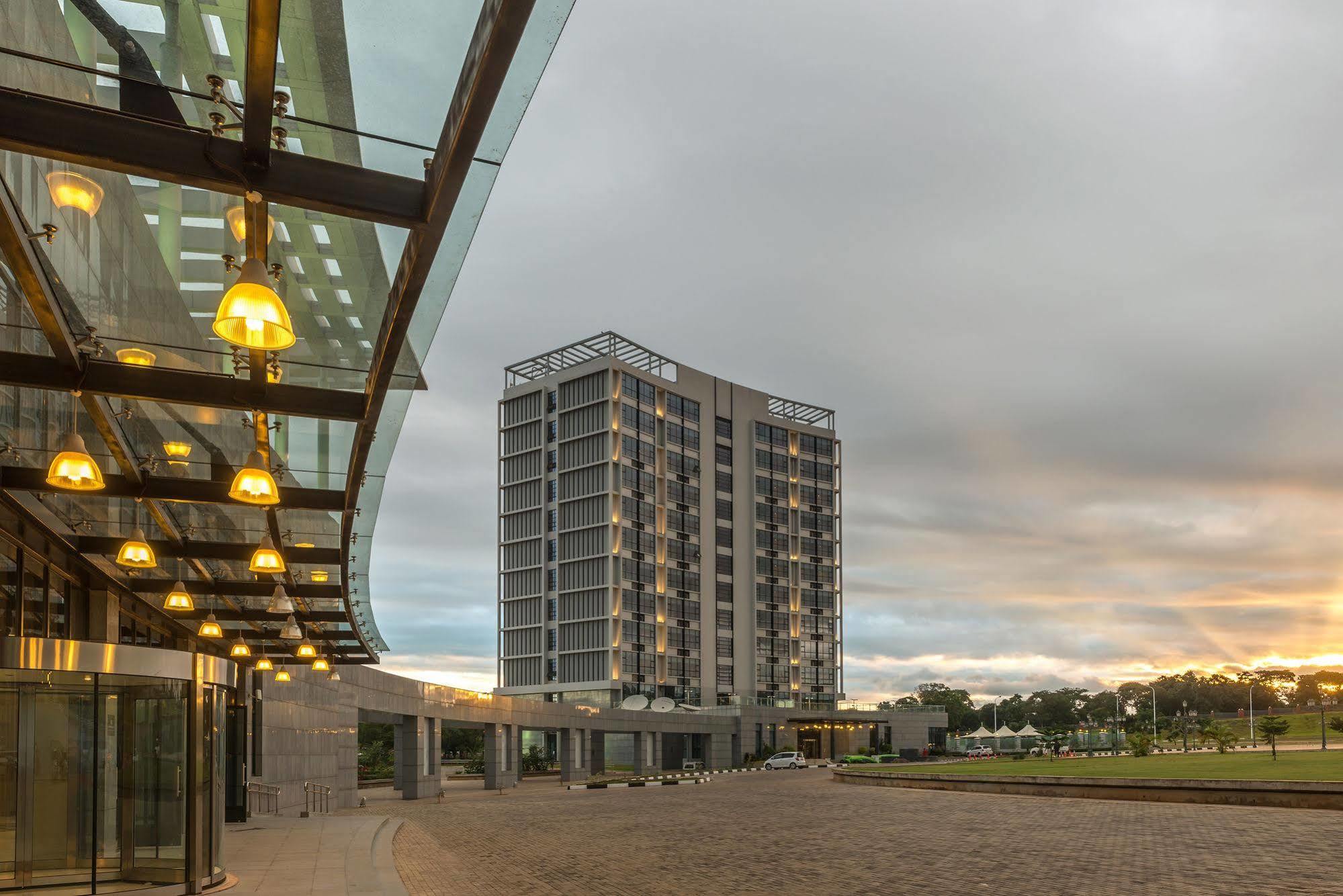 President Hotel At Umodzi Park Lilongwe Bagian luar foto