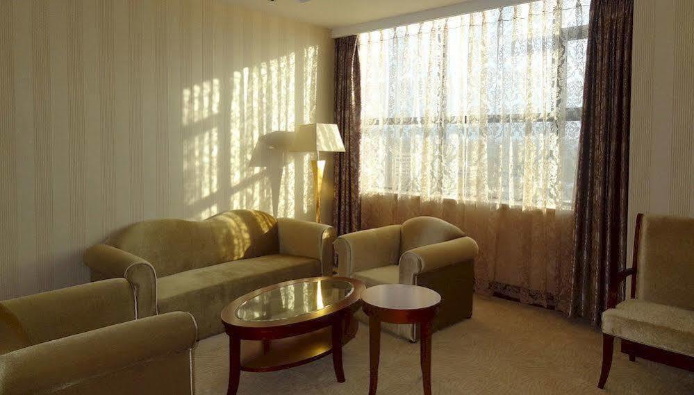 President Hotel At Umodzi Park Lilongwe Bagian luar foto